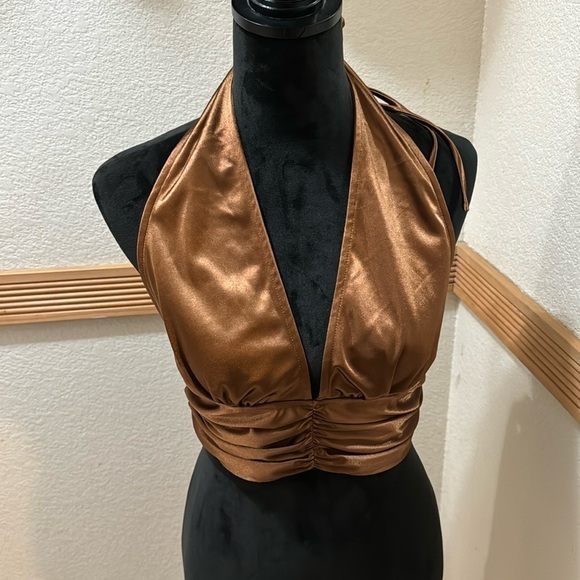 Tops - Brown halter top size M!!